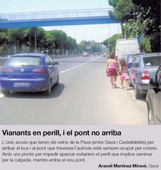 Foto-denúncia de l'estat del pont de la Pava de Gavà Mar publicada al diari EL PERIÓDICO el 10 de Juliol de 2008